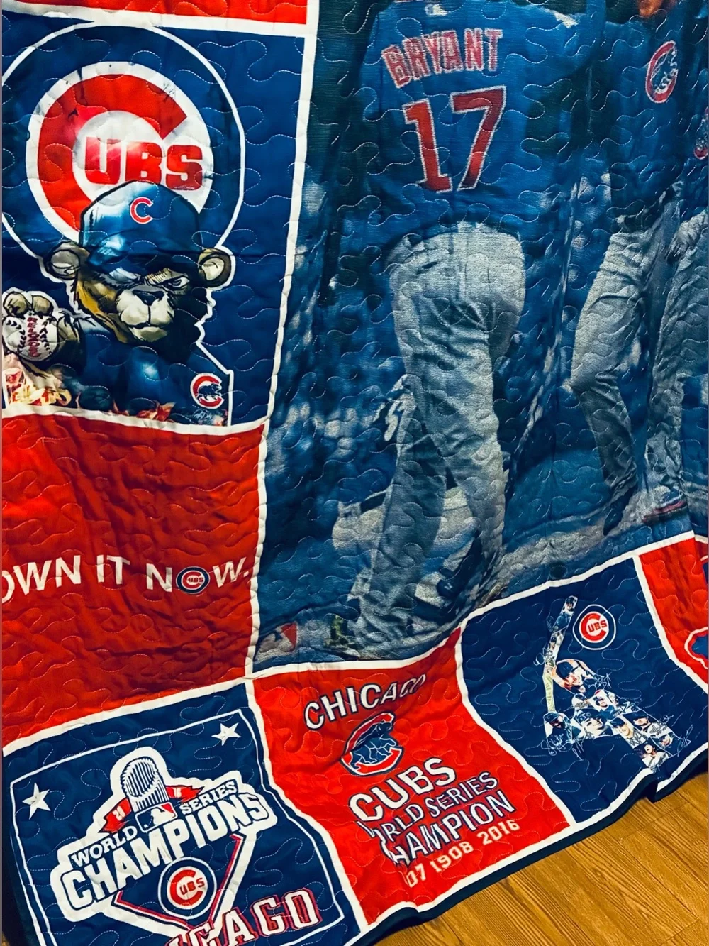 NWOT Chicago Cubs Commemorative Quilted Full Size Blanket Throw 86x78
